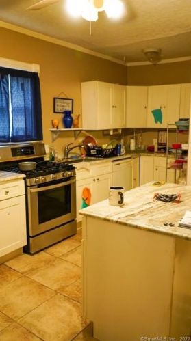 4 Smith St, New Britain CT 06053-3621 exterior