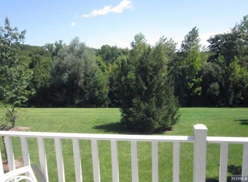 12 Sweeney Ct, Montvale NJ  07645-1737 exterior