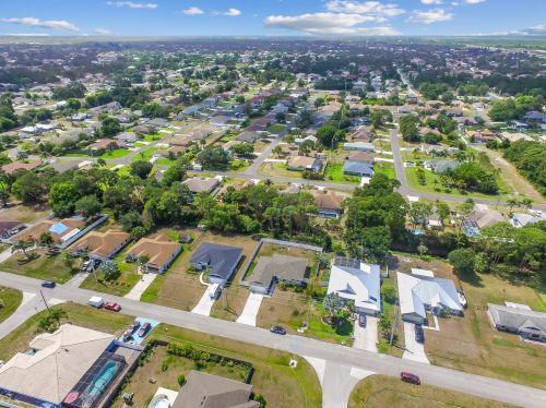 1482 Hunnicut Ave, Fort Pierce FL  34953-7002 exterior