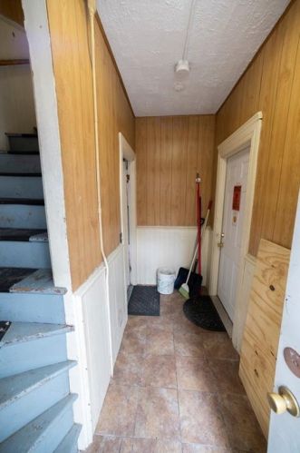 33 Cross St, Woonsocket RI 02895-5852 exterior