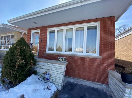 3703 80th St, Chicago, IL 60652-2415