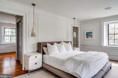 104 Mermaid Ln, Philadelphia PA 19118-3246 exterior