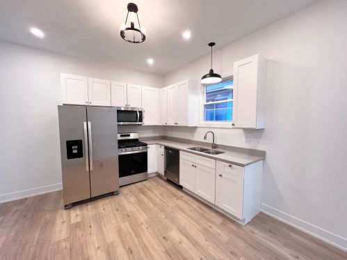 7928 Muskegon Ave, Chicago IL  60617-1423 exterior