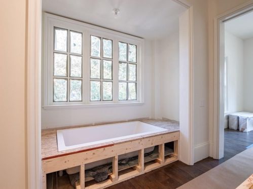 3364 Knollwood Dr, Atlanta GA 30305-1022 exterior