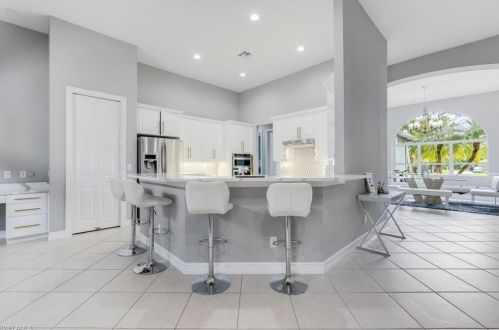 160 Logan Blvd, Naples FL 34119-1423 exterior