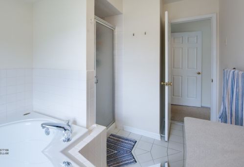 124 Leigh St, Clinton NJ 08809-1348 exterior