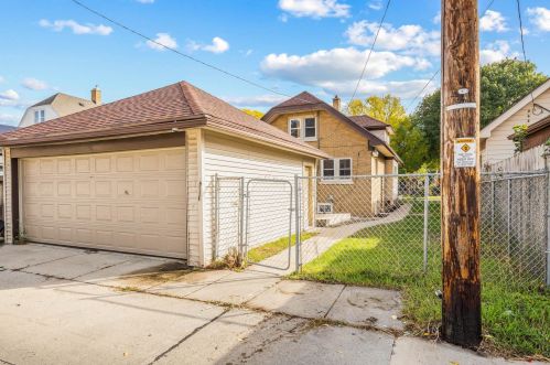 3245 45th St, Milwaukee WI  53219-4816 exterior