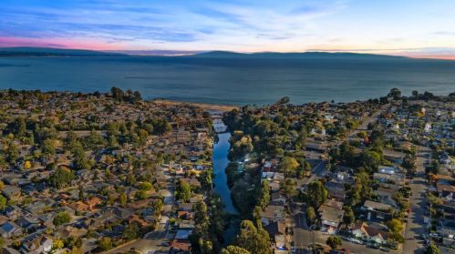 427 Riverview Ave, Capitola CA 95010-2757 exterior