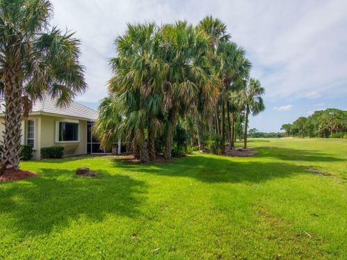 441 Fairway Lndg, Fort Pierce FL  34986-2168 exterior