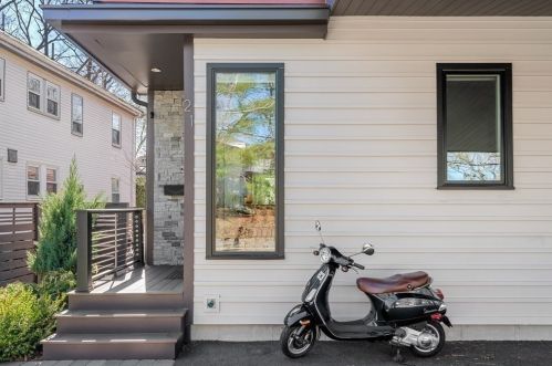 21 Cotter Rd, Newton MA 02468-1035 exterior