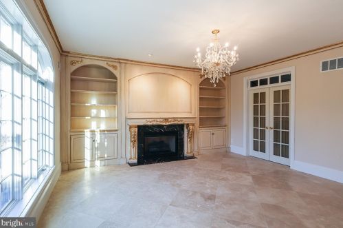 2221 Jefferson Ln, Huntingdon Valley PA 19006-6038 exterior