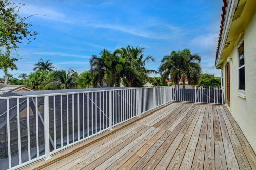 5745 Descartes Cir, Boynton Beach FL 33472-2430 exterior