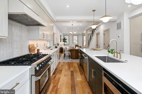 1613 Capitol St, Washington DC  20003-1620 exterior