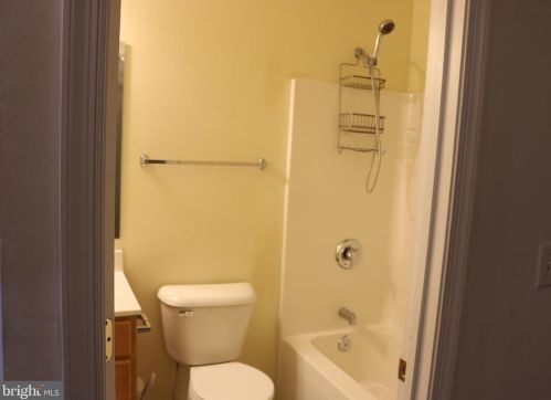 204 Walnut St, Hanover PA 17331-2534 exterior