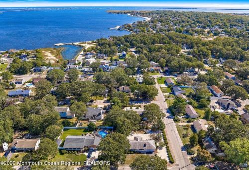 19 Glenwood Dr, Berkeley Township NJ 08721 exterior