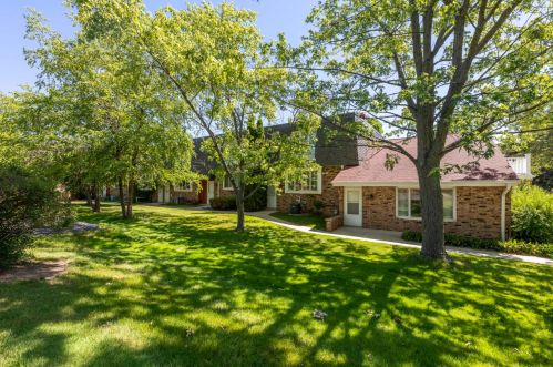 5147 Camelot Ln, Milwaukee WI 53221-3121 exterior