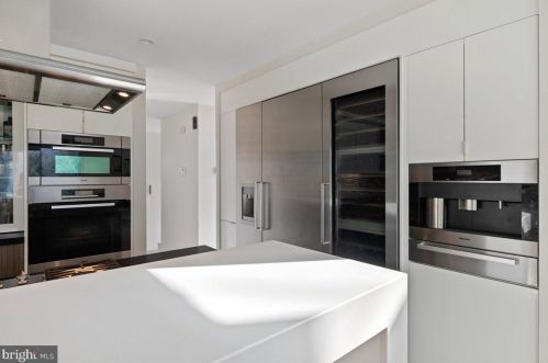 46 Leavitt Ln, Princeton NJ 08540-3921 exterior