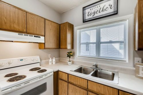 806 Earl St, Saint Paul MN 55106-3943 exterior