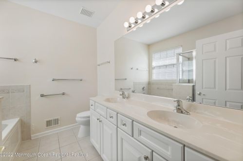 24 Cromwell Ln, Jackson Twp NJ 08527-4687 exterior