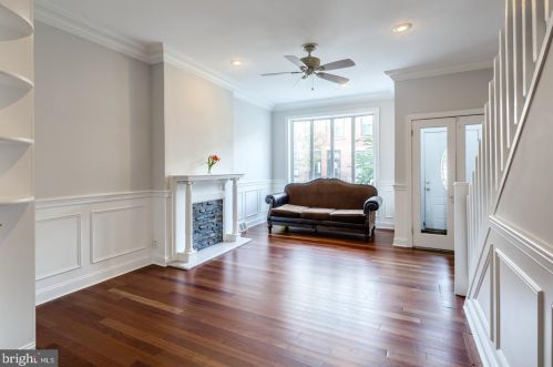 2410 Carpenter St, Philadelphia PA  19146-2418 exterior