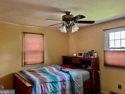 1172 Laurel Ln, Huntingdon Valley PA 19006-3216 exterior