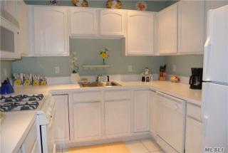 1116 Savoy Dr, Huntington Station NY  11747-5281 exterior