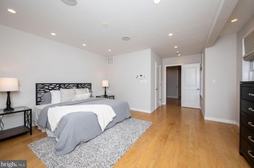 833 Bainbridge St, Philadelphia PA  19147-2009 exterior