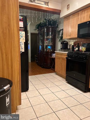 2411 8th St, Philadelphia PA 19148-3713 exterior