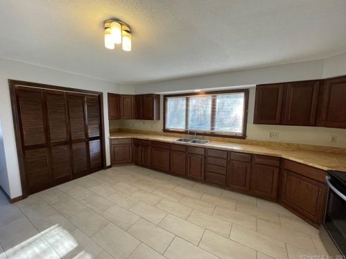 65 Carroll St, New Britain CT  06053-1702 exterior