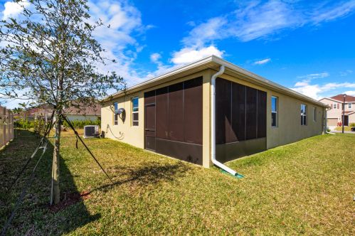 5650 Pine Trail Cir, Fort Pierce FL 34983 exterior