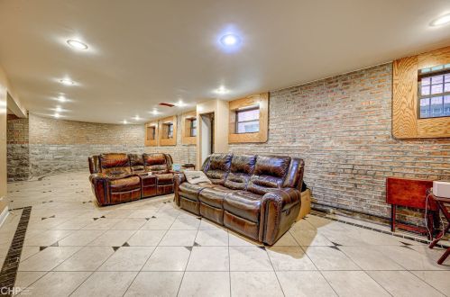 4942 Ellis Ave, Chicago IL 60615-5076 exterior