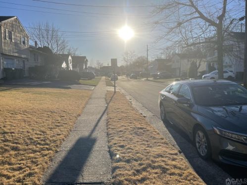 20 Price Dr, Edison NJ  08817-3015 exterior