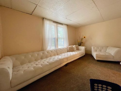 137 Grand Ave, Meskegon MI 49441 exterior