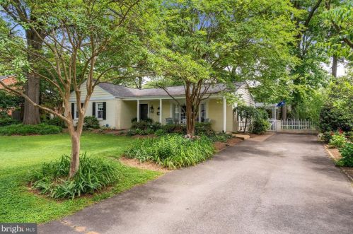 7117 Marlan Dr, Alexandria, VA 22307-1911