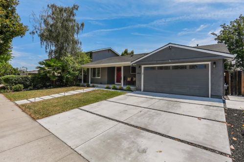 4962 New World Dr, San Jose, CA 95136-2847