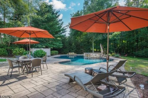 6 Cornell Dr, Dover NJ 07869-3537 exterior