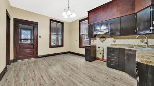 2743 Avers Ave, Chicago IL 60805-1436 exterior