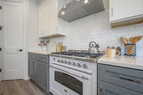 305 Hanna Ave, Tampa FL  33604-6633 exterior