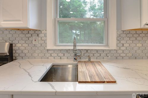 6 Kim Ct, Old Bridge NJ 08857-3405 exterior