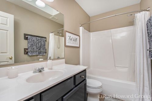 286 Riverwood Dr, Middlevle MI  49333-9075 exterior