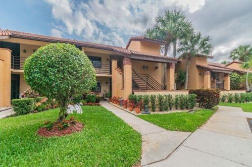 11207 Aspen Glen Dr, Boynton Beach FL 33437-1824 exterior