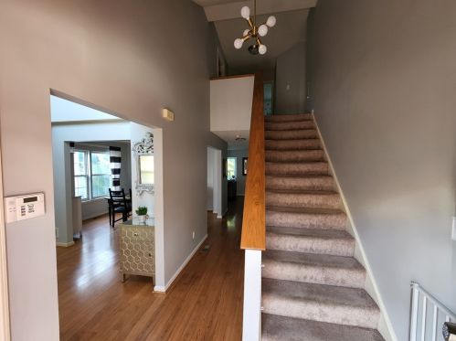 170 Oakbrook Cir, Pittsburgh, PA 15220-4656