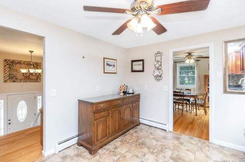 51 Pioneer Dr, Windsor CT exterior