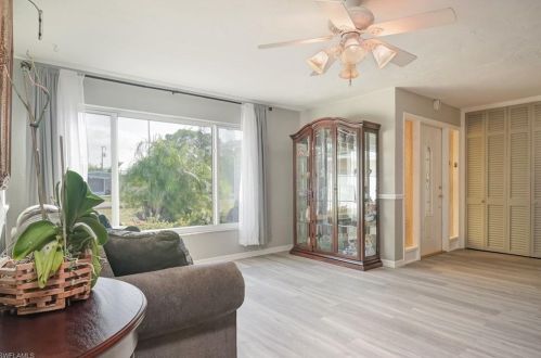 805 97 Ave, Naples FL 34108-2284 exterior