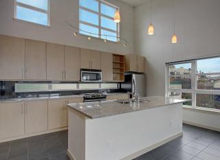 1611 8th Ave, Seattle WA  98119-2920 exterior