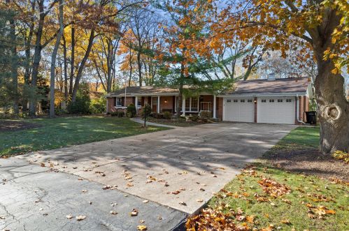 9251 67th St, Milwaukee, WI 53223-1505