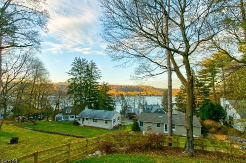 56 Glenside Trl, Sparta NJ  07871-1244 exterior