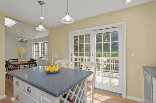 76 Mcfadden Dr, Wilton CT 06897-3912 exterior