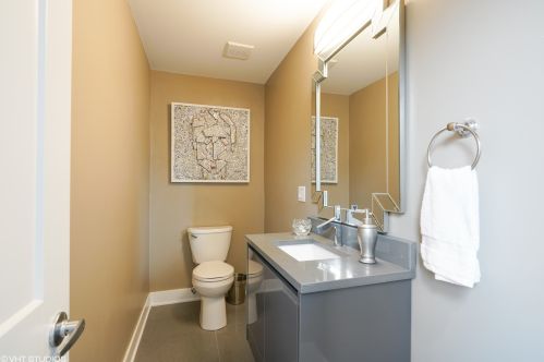 4047 Calumet Ave, Chicago IL 60616-1405 exterior