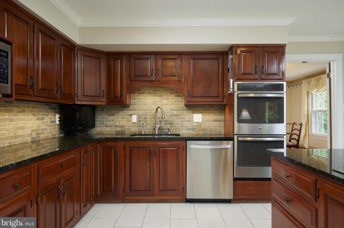 13508 Maidstone Ln, Rockville MD 20854-1030 exterior